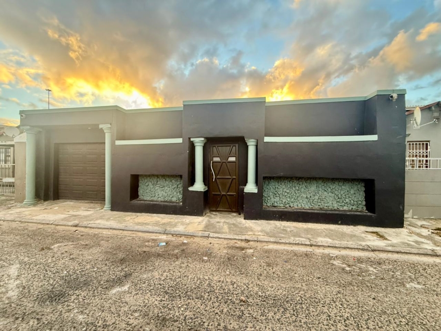 4 Bedroom Property for Sale in Mandela Park Western Cape